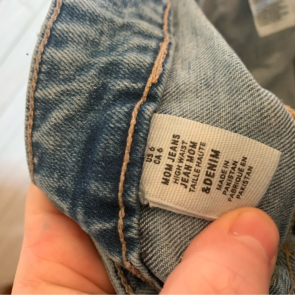 H&M mom jeans & Denim Classic Blue Denim Jeans - Picture 5 of 6